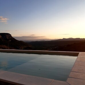 Outdoor pool - Between sea and mountains VINGRAU the step of the ladder - France (Vingrau)