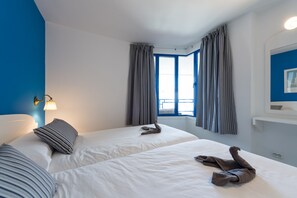 1 chambre, coffres-forts dans les chambres, fer et planche à repasser