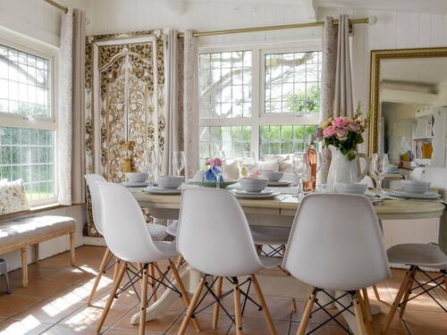 Ylellinen mökki, vuodepaikkoja 10 ja yksityinen poreallas