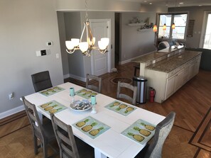 Dining - BOOK YOUR 2026 VACATION NOW Beach Block! Large Townhome Perfect for Families (Brigantine)