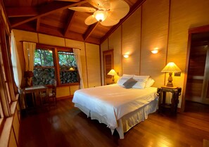 4 bedrooms, iron/ironing board, WiFi, bed sheets - Heavenly Waters - Oceanside Private Getaway Of Your Dreams Near Beach 69, Puako (Puako)