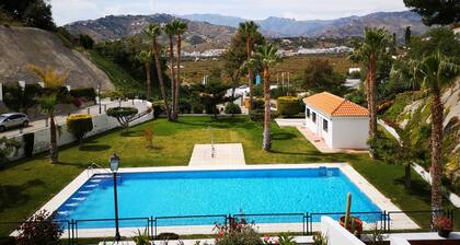 Belle maison avec piscine et parking communautaire