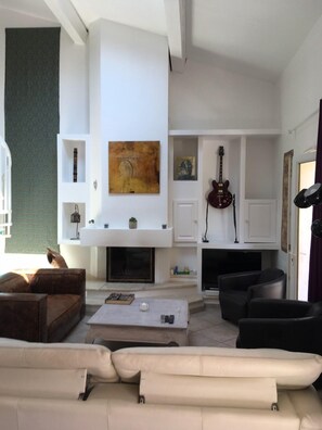 TV, fireplace, DVD player, ping pong