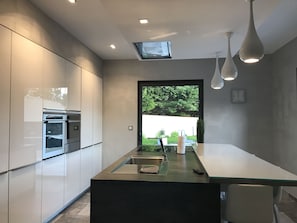 Fridge, microwave, oven, stovetop - VILLA WITH POOL - TOURIST REGION BETWEEN AVIGNON AND NIMES (Saze)