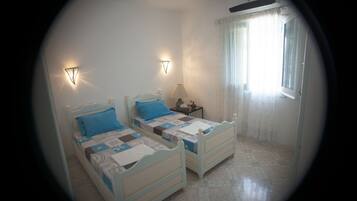 3 bedrooms, iron/ironing board, free WiFi, bed sheets