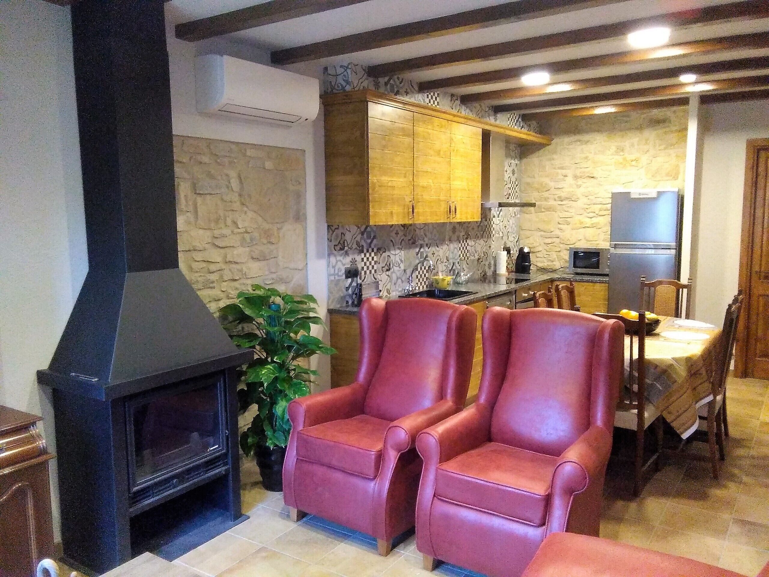 Can Toni (farmhouse in medieval village)