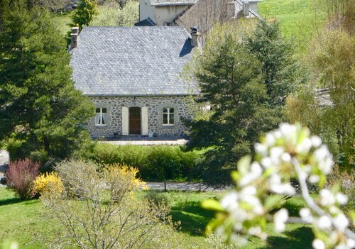 Grand gîte (70m2) trés clair , terrain clos (20a), pour 2 personnes