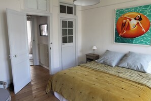 4 bedrooms, iron/ironing board, free WiFi, bed sheets