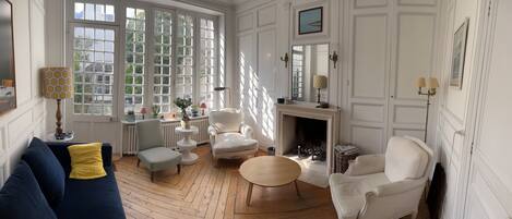 TV, fireplace, DVD player