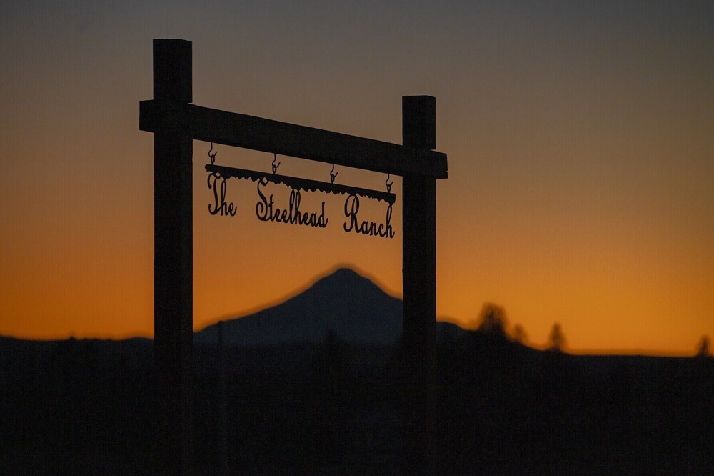 Dark Sky Double Mountain View Retreat