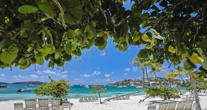 Renoviert, Charming Beachside Escape II, 2 Zim. Auf dem Wasser!