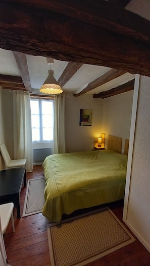3 chambres, fer et planche à repasser, lit parapluie, Wi-Fi gratuit