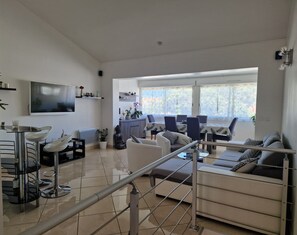 TV, books, stereo - ✨Villa 100m² any comfort with 100m of the beach &#x1f3d6;️ (clim,WIFI, parental continuation..) (Sainte-Marie)