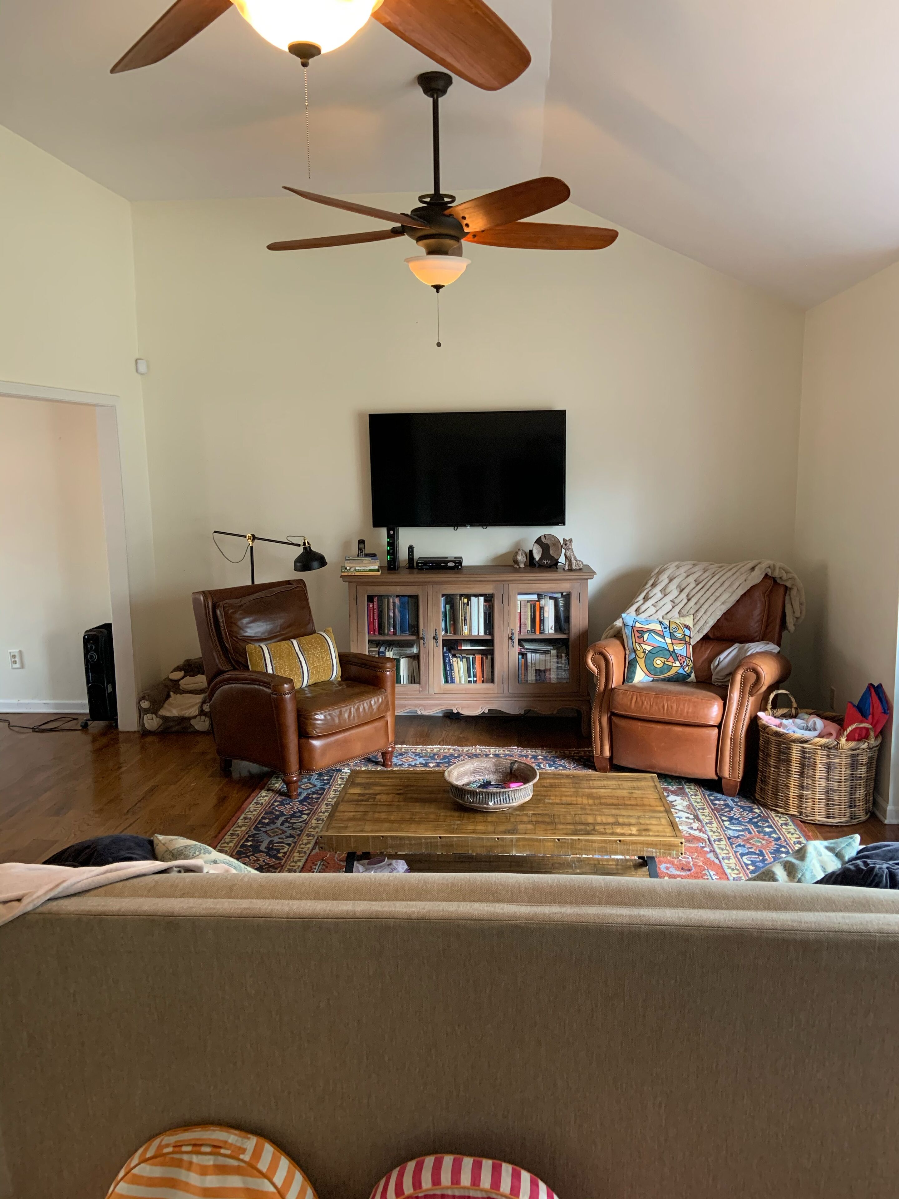 Short distance to campus and square!