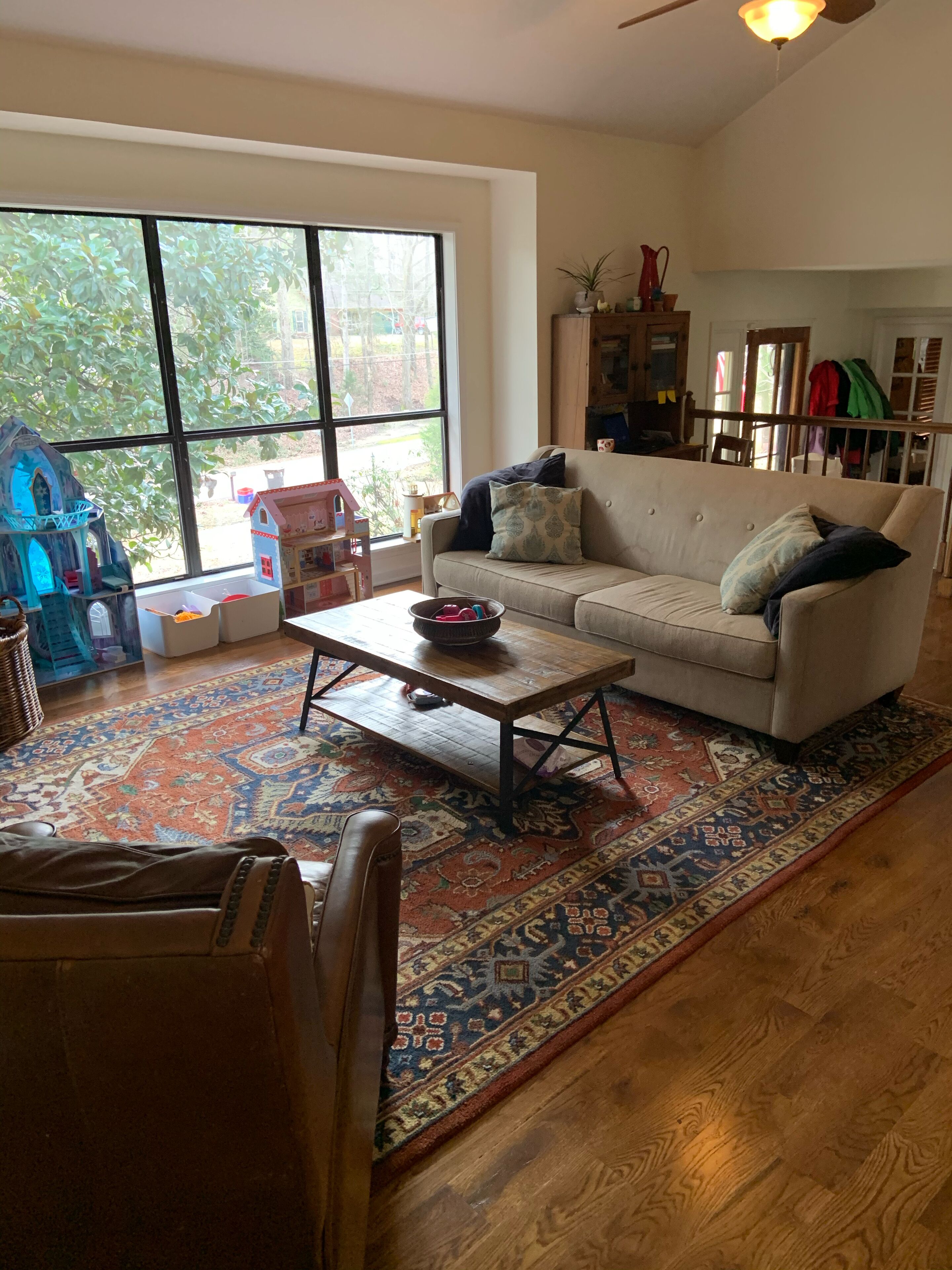 Short distance to campus and square!