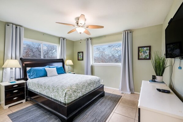 2 habitaciones, cortinas blackout y tabla de planchar con plancha 