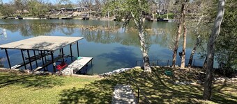 Lakefront Getaway / Fishing / Kayaks / Fast WiFi