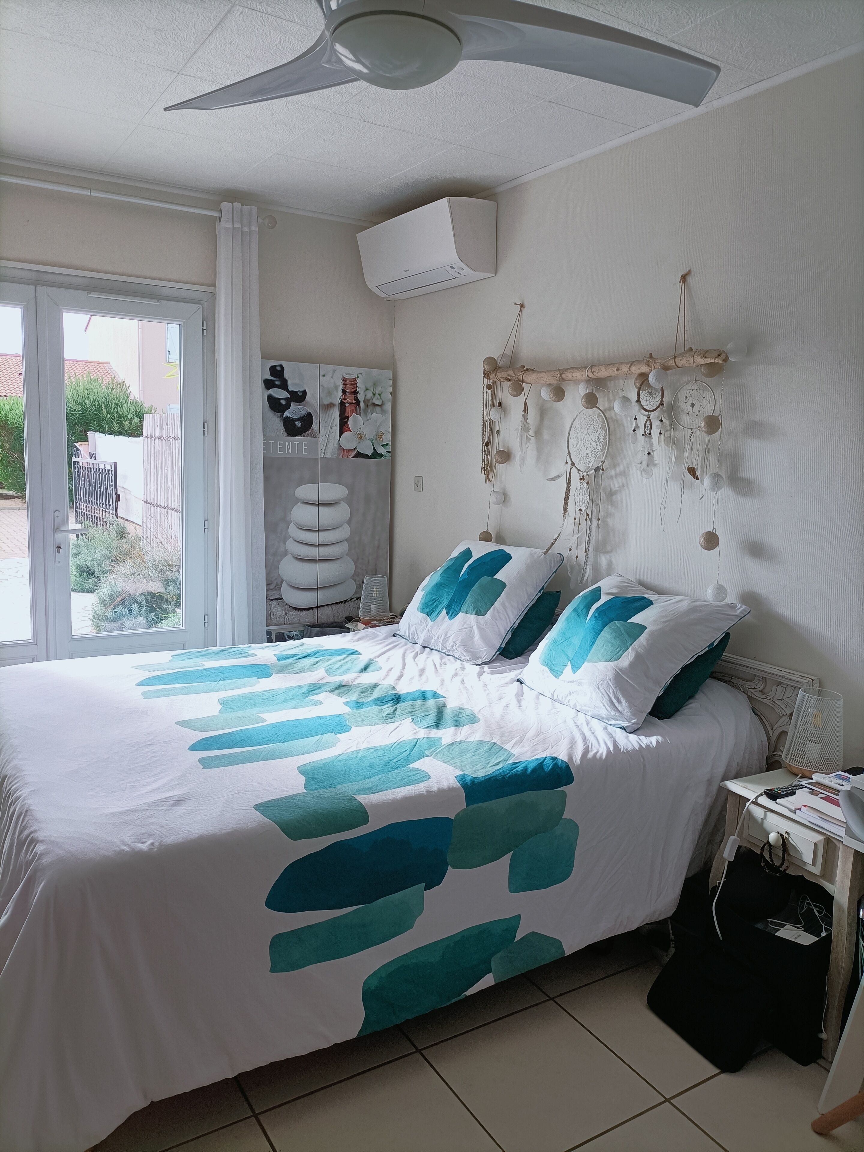 4 bedrooms, desk, iron/ironing board, travel cot