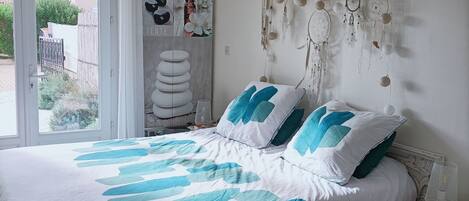 4 bedrooms, desk, iron/ironing board, travel cot