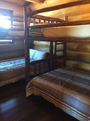 3 bedrooms, bed sheets