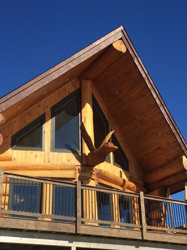 "The Duck" Cedar Log Home Rental - 12 personnes!