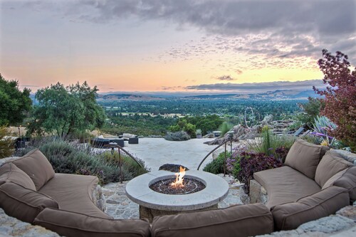 Stunning Private Wine Country Estate - Epic Views - Pool - Hot Tub - Sunsets!