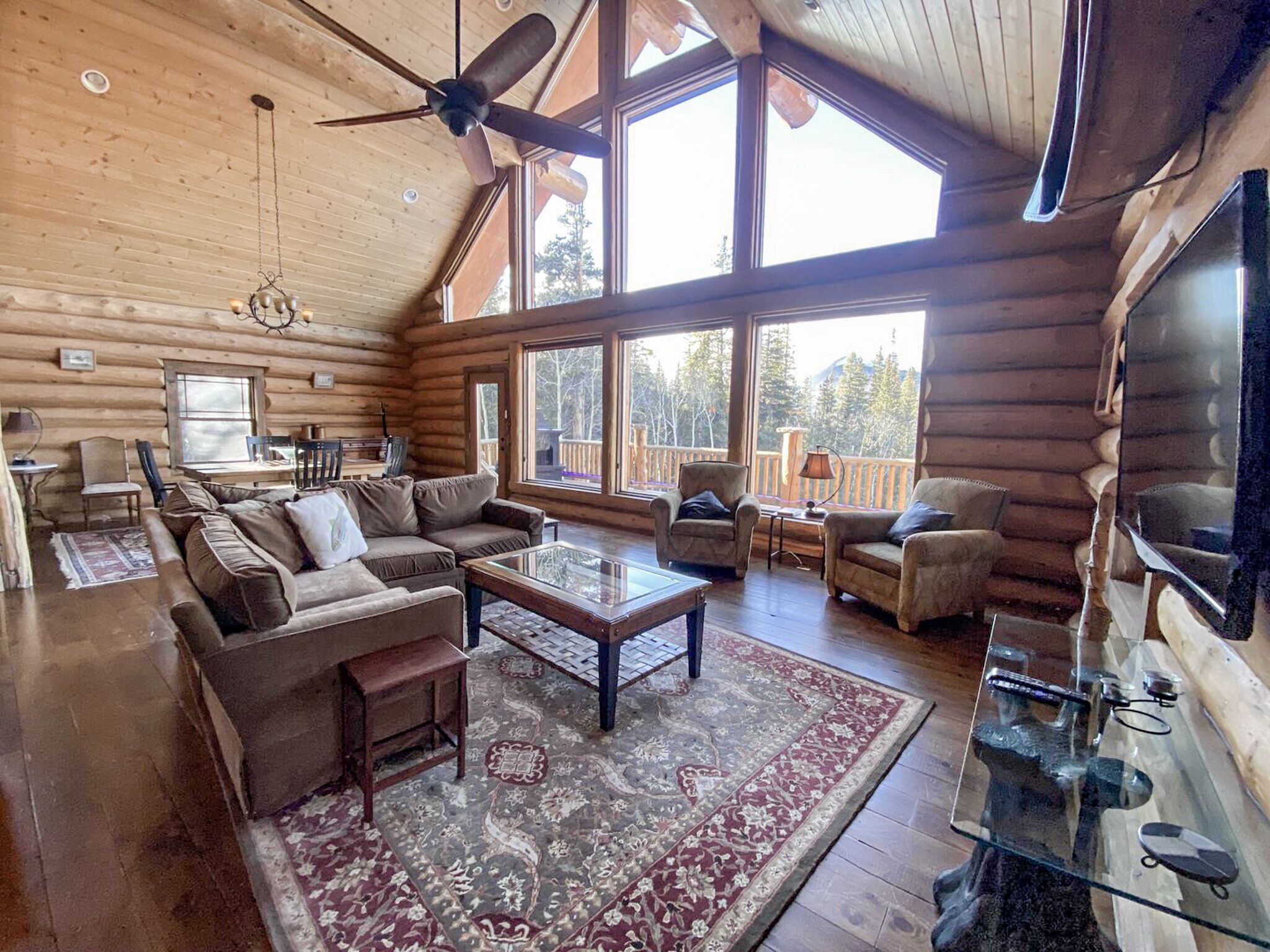 Spacious Custom Cabins w/ Hot Tub and 3 Car Garage - Lodge at Flamingo Acres