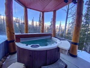 مغطس سبا خارجي