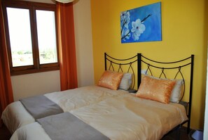 4 عدّة غرف نوم ومكواة/لوح كي وسرير سفر وواي فاي مجانًا