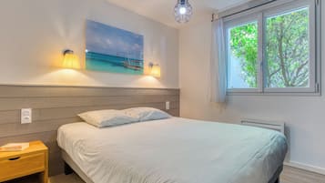 4 bedrooms, iron/ironing board, travel cot, WiFi