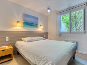4 habitaciones, tabla de planchar con plancha, cuna de viaje y wifi 
