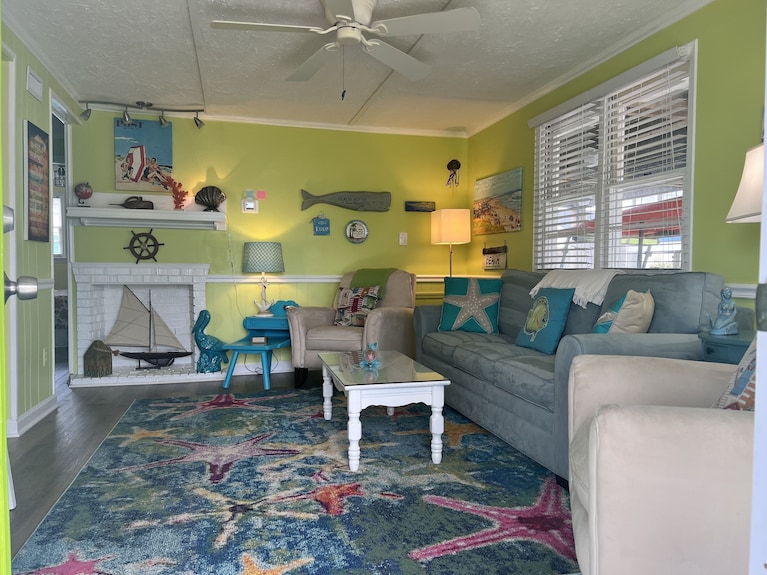 Adorable Beach Cottage Seconds From The Sand And The Sea - Kure Beach, NC
