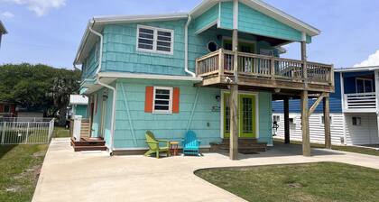 Adorable Beach Cottage Seconds From The Sand And The Sea