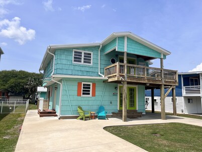 Adorable Beach Cottage Seconds From The Sand And The Sea