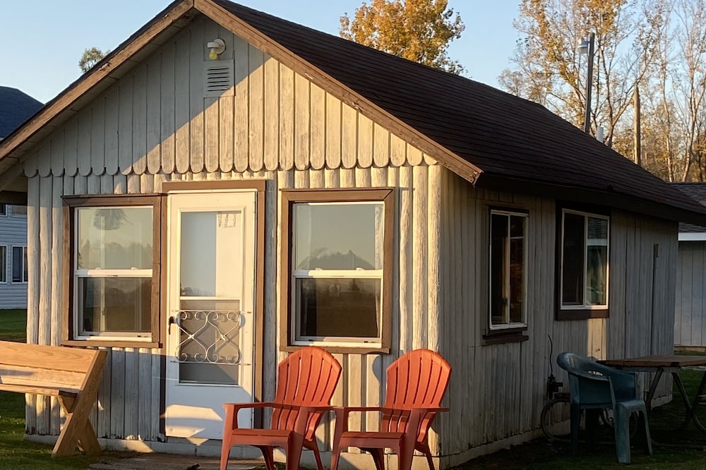 Cabin #2 is cozy and clean on the water's edge and sleeps 4.