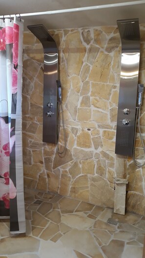 Shower, hair dryer, shampoo - SUPERB VILLA LA AZOHIA - 7 people, ground floor 400m from San Ginès beach (LA AZOHIA)