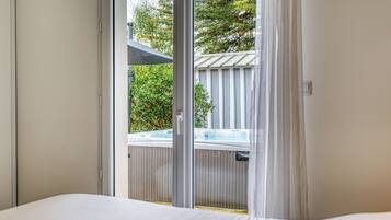 2 bedrooms, iron/ironing board, travel crib, WiFi