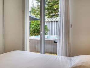 2 makuuhuonetta, silitysrauta/-lauta, vauvan matkasänky, Wi-Fi