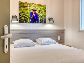 2 chambres, fer et planche à repasser, lit de bébé portatif, Wi-Fi