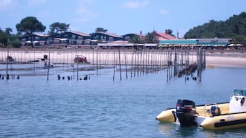Plage à proximité, chaises longues