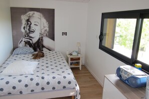 4 chambres, fer et planche à repasser