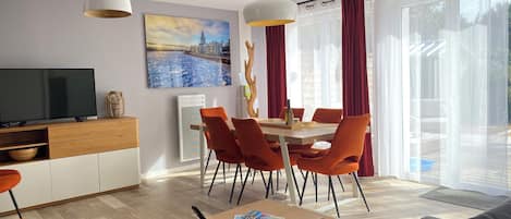 Télévision, table de tennis de table