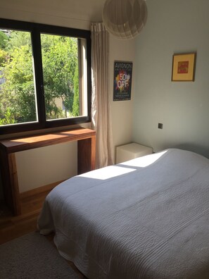 5 soveværelser, skrivebord, strygejern/strygebræt, weekendseng