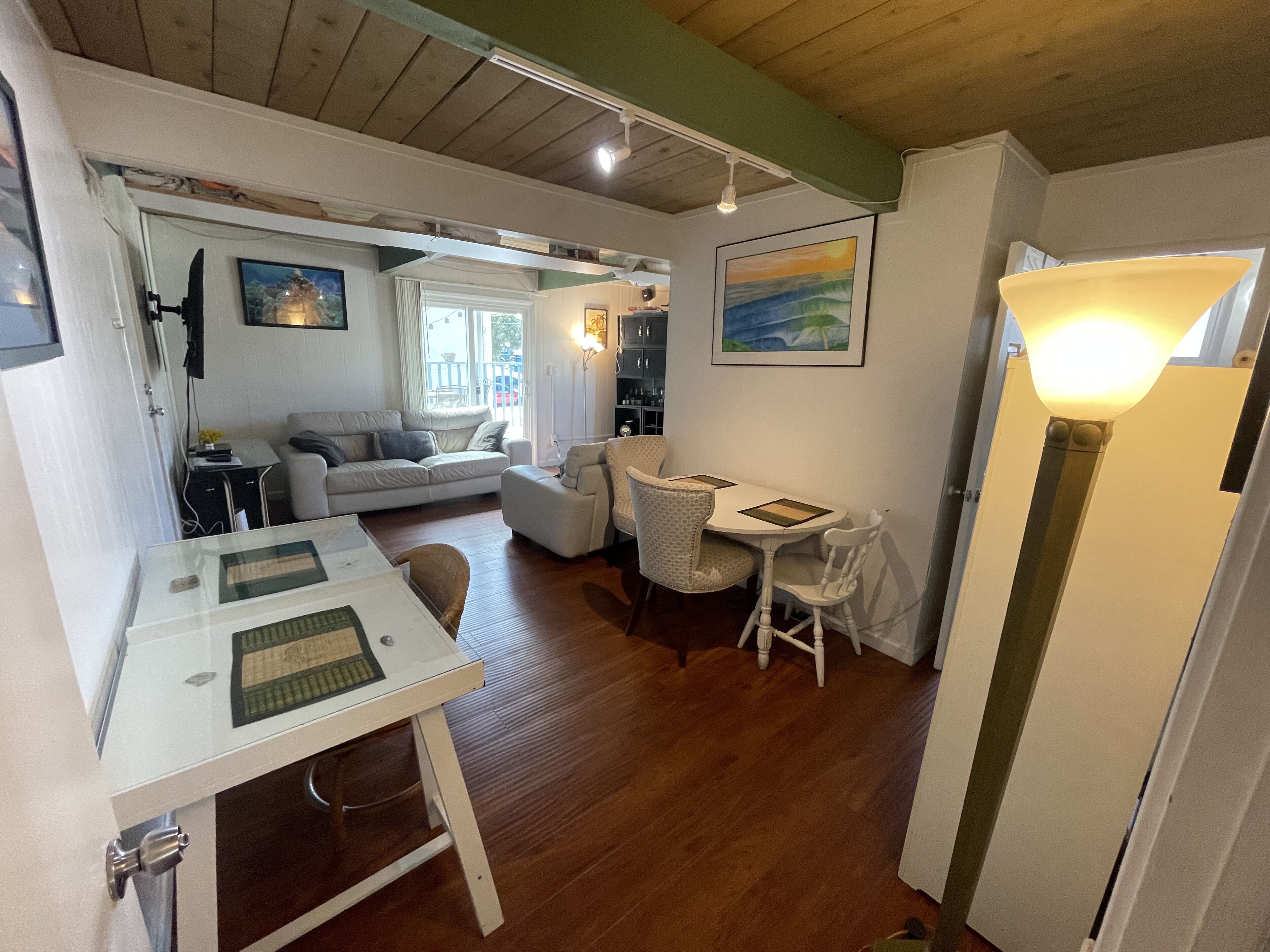 Smart TV, DVD player, stereo