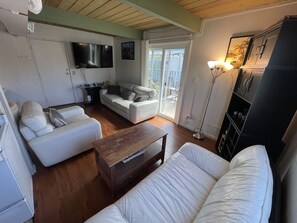 Smart TV, lettore DVD, impianto stereo