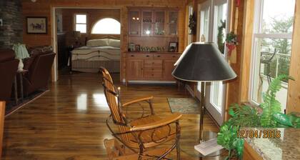 NC Moutain Lodge with Panoramic Views:  Pisgah Mtn to the North,