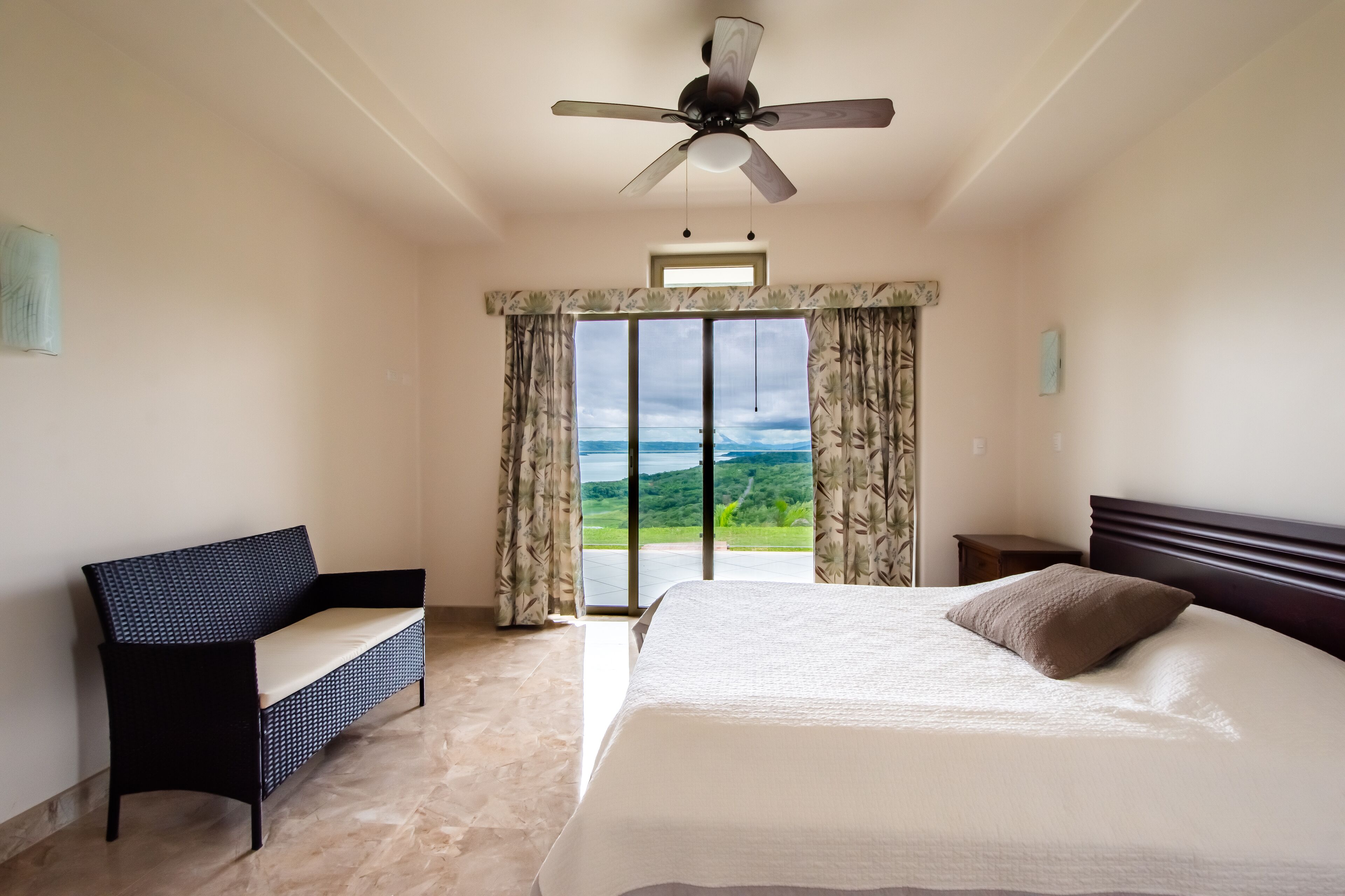 1 間睡房、書桌、可攜式嬰兒床、Wi-Fi