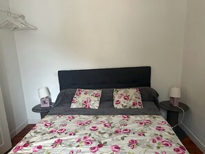 2 Schlafzimmer, BĂŒgeleisen/BĂŒgelbrett, WLAN