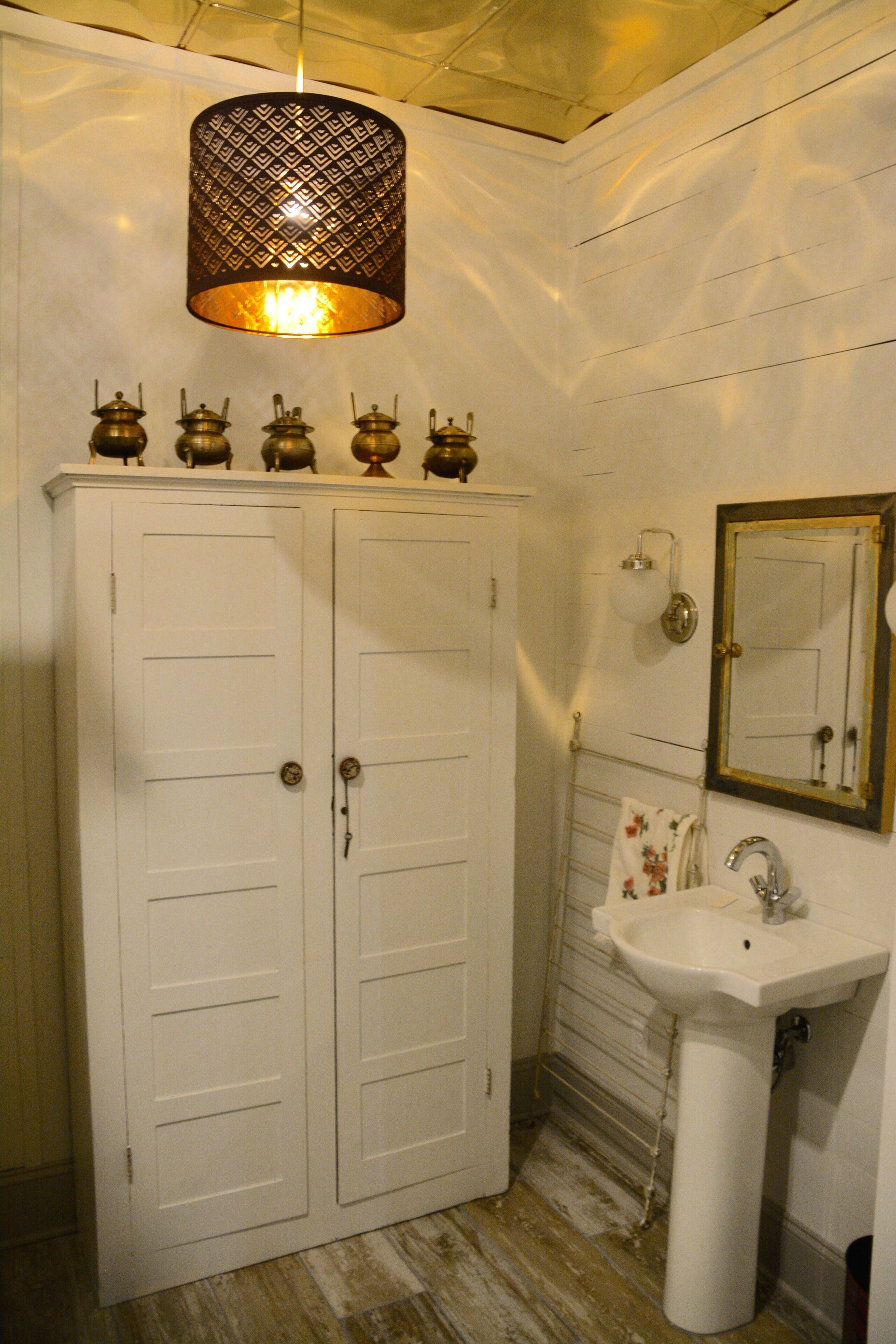 The Persons Apartment - in the Heart of East Aurora