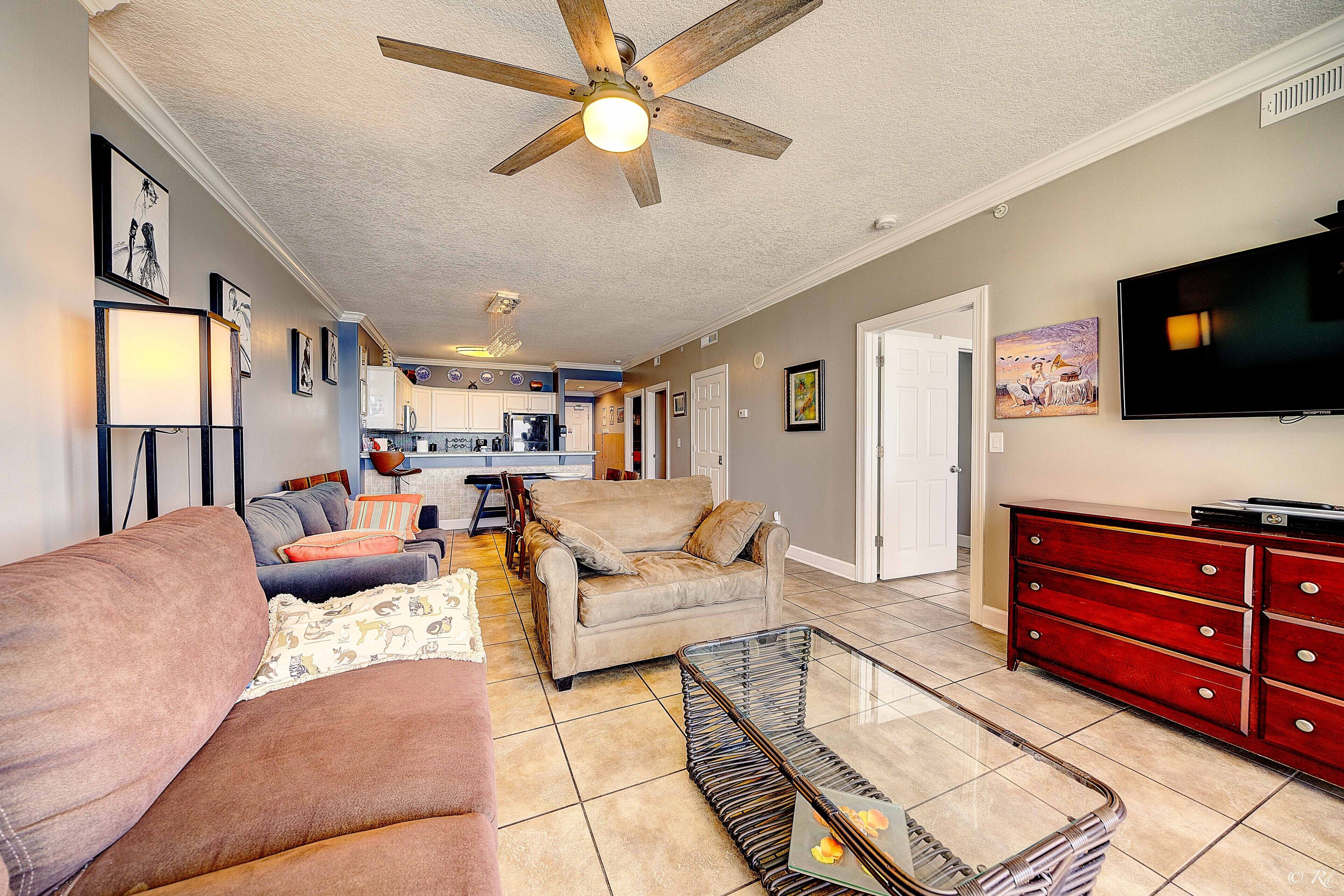 WE ARE LUXURY OCEAN FRONT  2 BEDROOM 2 BATHS UNIT READY TO ACCOMMODATE 8 PEOPLE